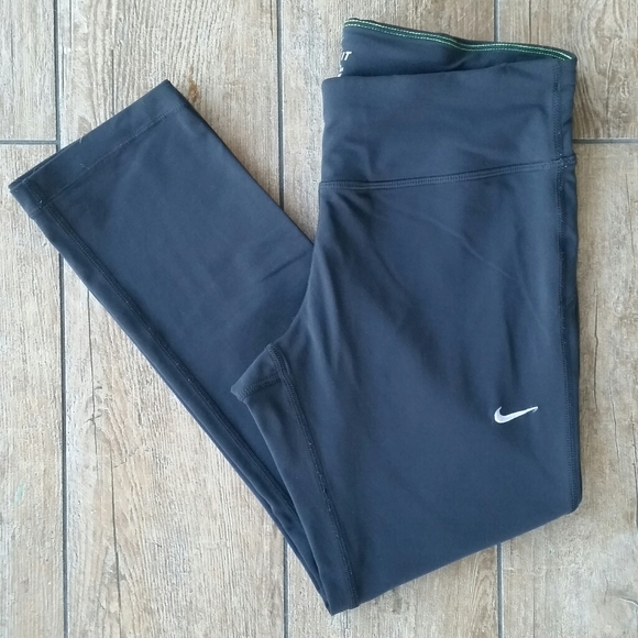 NIKE DRI-FIT COMPRESSION CROP